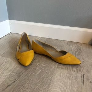 MIA Estella D’Orsay overlap flat, Mustard size 9.5